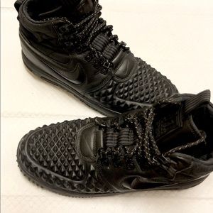Black Nike Sneakers